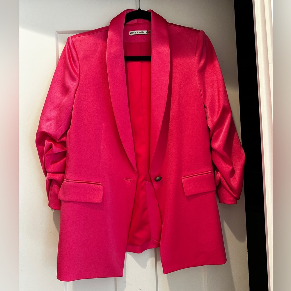 Alice and Olivia silk blazer. Excellent condition